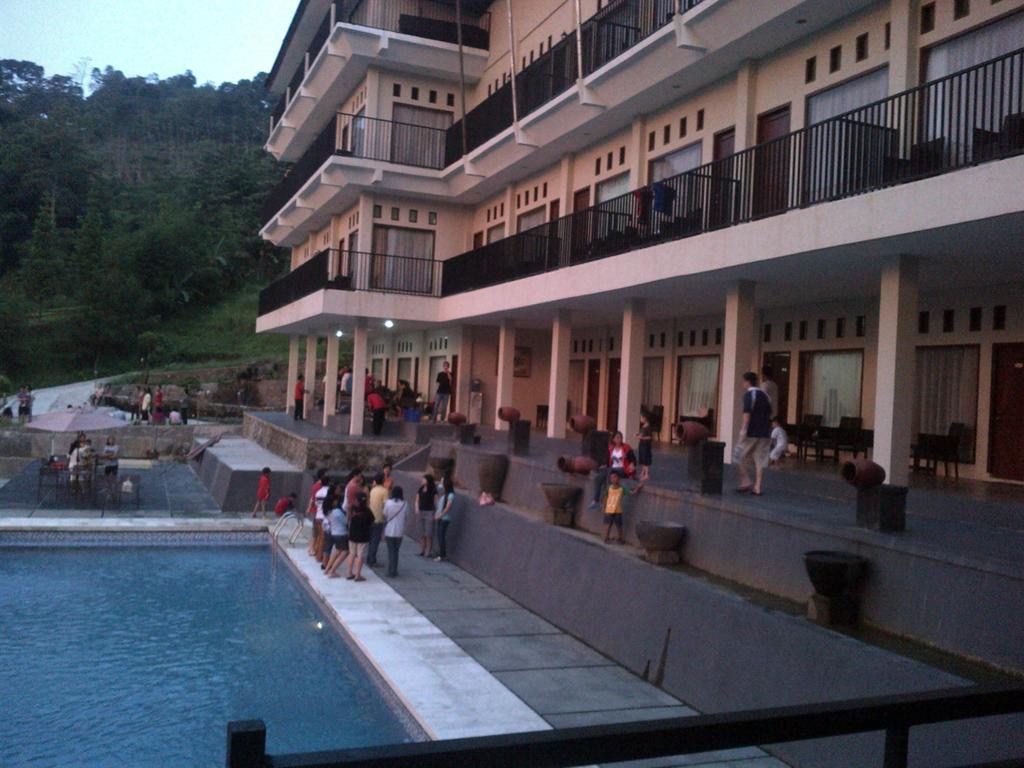 Santa Monica Hotel And Convention Ciherangsating Экстерьер фото