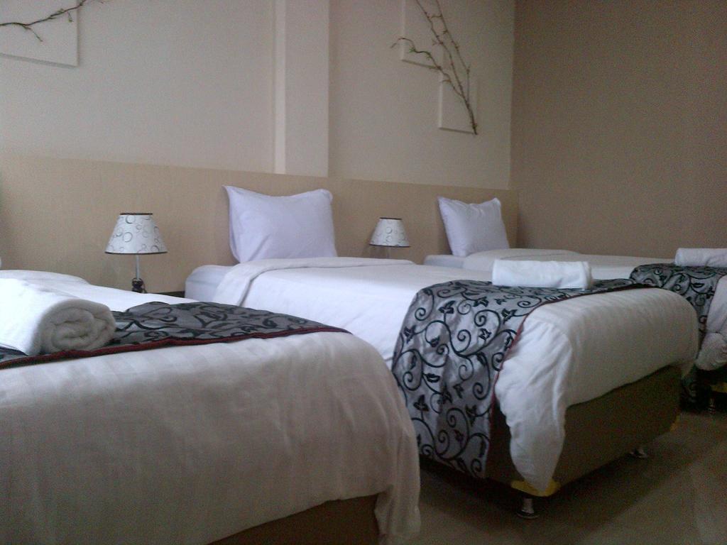 Santa Monica Hotel And Convention Ciherangsating Номер фото