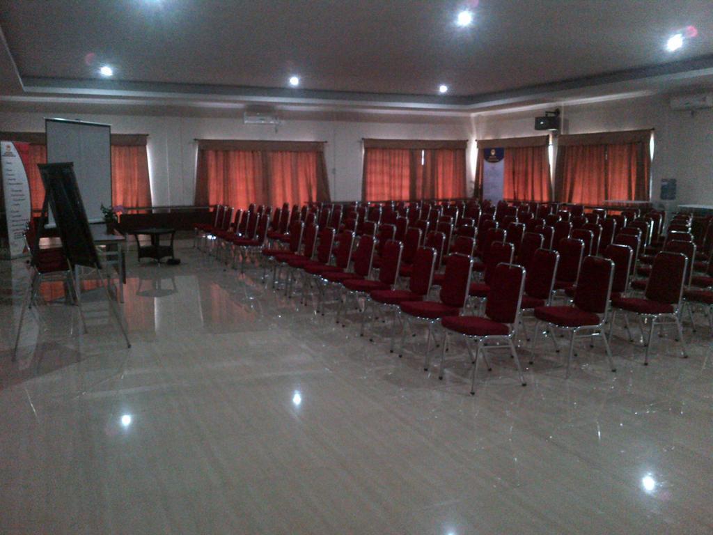 Santa Monica Hotel And Convention Ciherangsating Экстерьер фото
