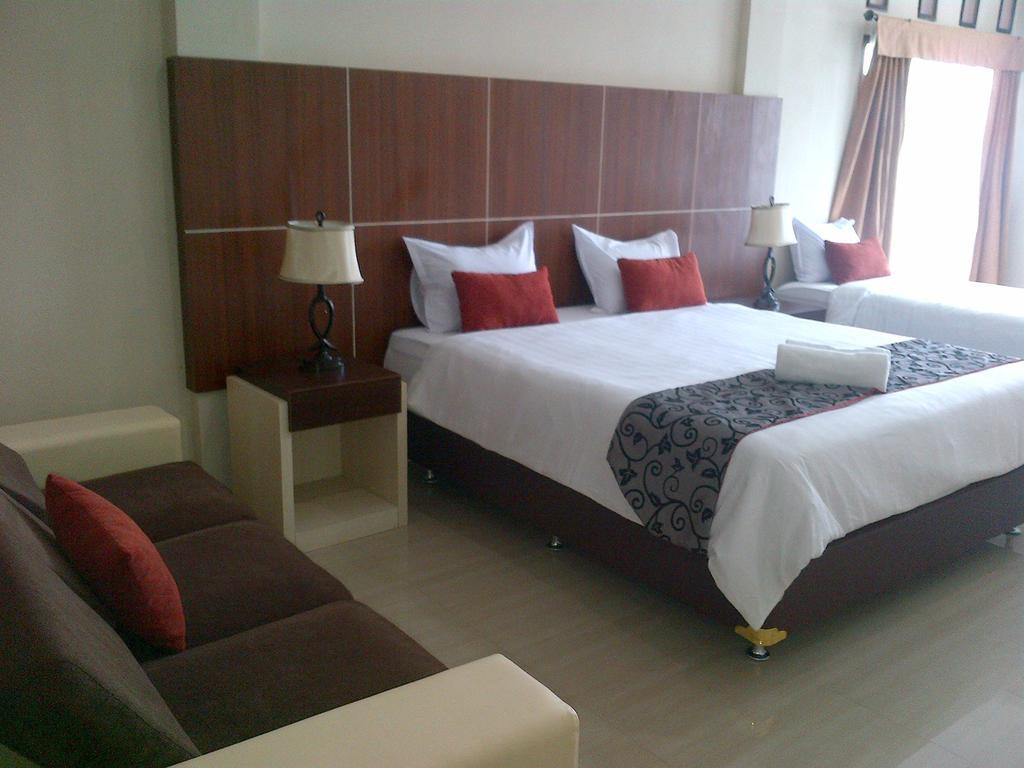 Santa Monica Hotel And Convention Ciherangsating Номер фото